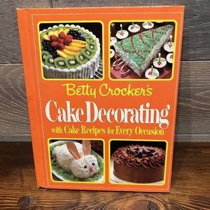 Betty Crocker's Cake Decorating with Cake Recipes for Every Occasion 1st Ed 1984